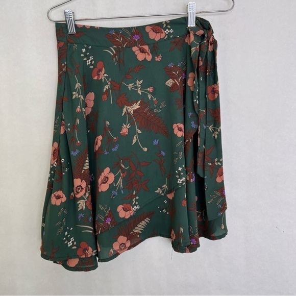 5/$25 Blue rain medium floral skirt 76 - Picture 1 of 5